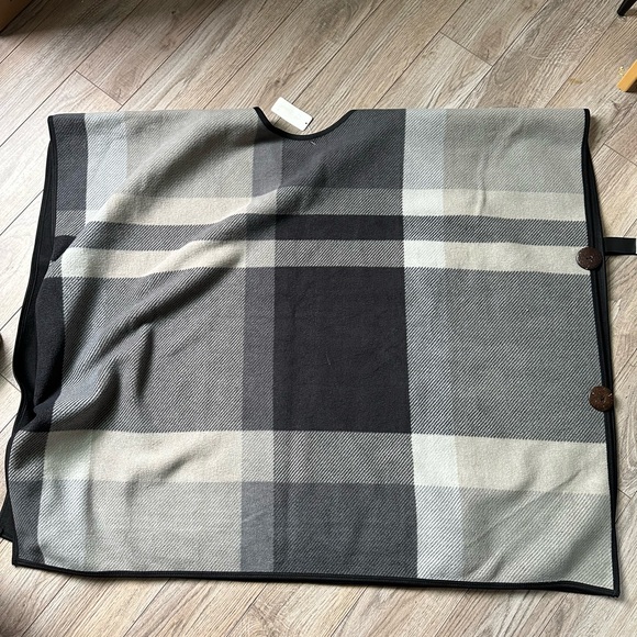 Simonetta Fleece Plaid Poncho-one size - Picture 3 of 6